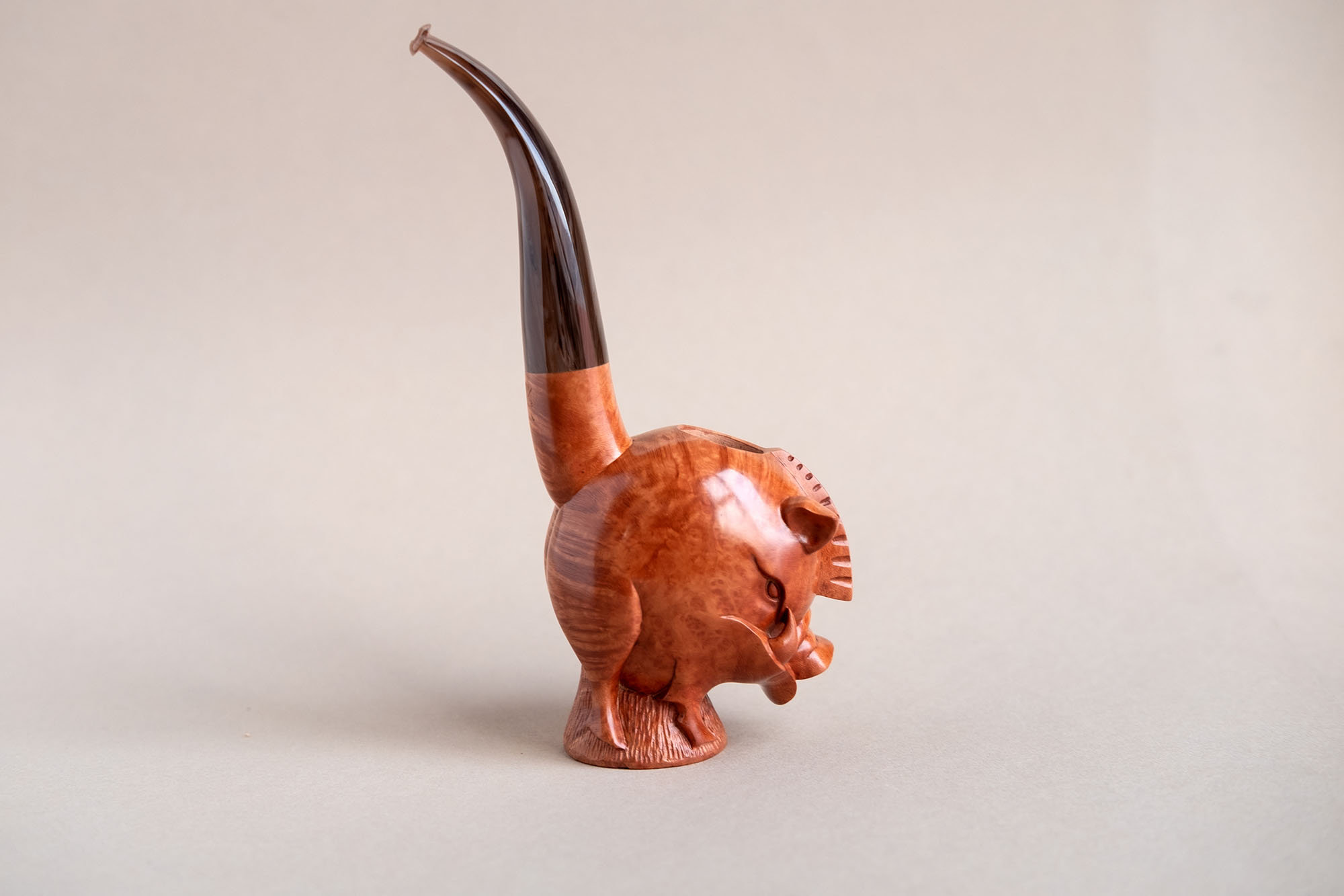 Angry boar pipe, a sculptural tobacco pipe hand crafted in briar by Arcangelo Ambrosi