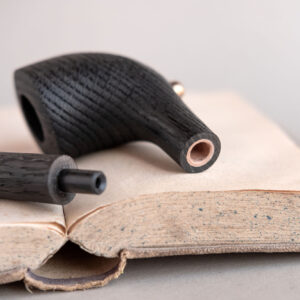 Aragorn fossil editon, a churchwarden pipe made of bog oak