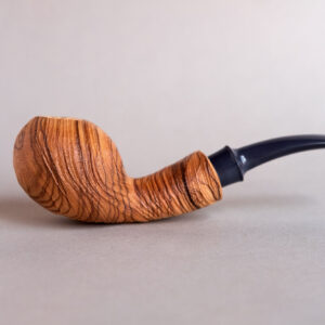 Tomato smoking pipe made of sandblasted olive wood. Handmade by Arcangelo Ambrosi