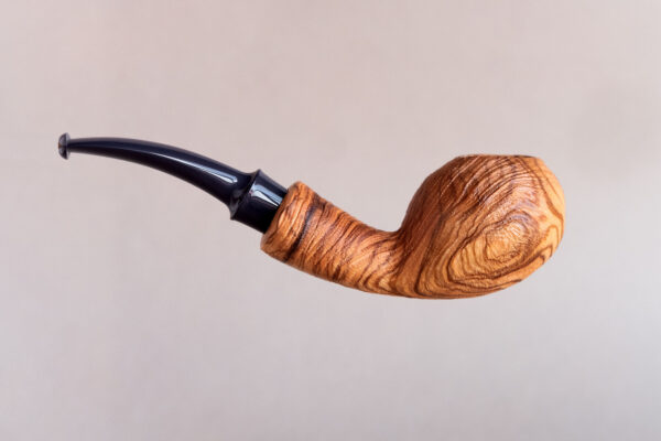 Tomato smoking pipe made of sandblasted olive wood. Handmade by Arcangelo Ambrosi