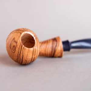 Tomato smoking pipe made of sandblasted olive wood. Handmade by Arcangelo Ambrosi