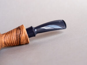 Tomato smoking pipe made of sandblasted olive wood. Handmade by Arcangelo Ambrosi