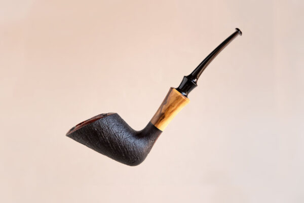 Dublin pipe sandblasted with boxwood shank