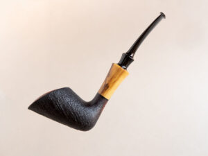 Dublin pipe sandblasted with boxwood shank