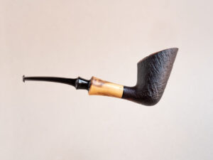 Dublin pipe sandblasted with boxwood shank