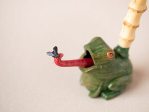 Frog pipe made of briar with bamboo shank and ebonite stem