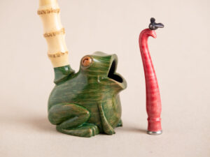 Frog pipe made of briar with bamboo shank and ebonite stem