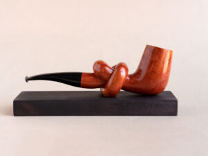 Knotted smoking pipe made of briar, handmade by Arcangelo Ambrosi