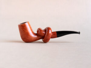 Knotted smoking pipe made of briar, handmade by Arcangelo Ambrosi