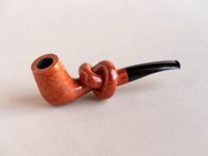 Knotted smoking pipe made of briar, handmade by Arcangelo Ambrosi