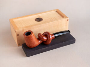 Knotted smoking pipe made of briar, handmade by Arcangelo Ambrosi