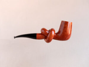 Knotted smoking pipe made of briar, handmade by Arcangelo Ambrosi